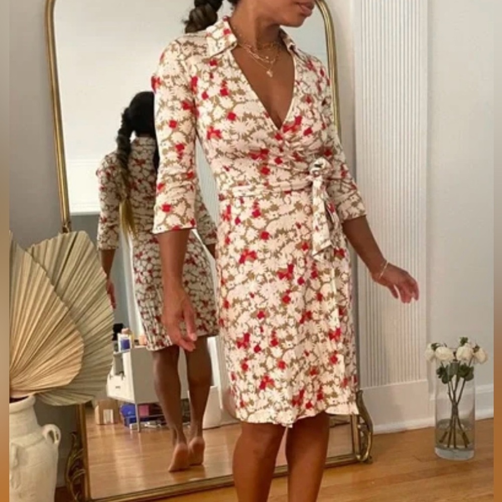Diane Von Furstenberg Vintage Silk Floral 3/4 Sleeve Classic Wrap Dress